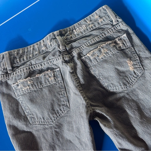 Stripes design distressed denim jeans - Picture 2 of 7